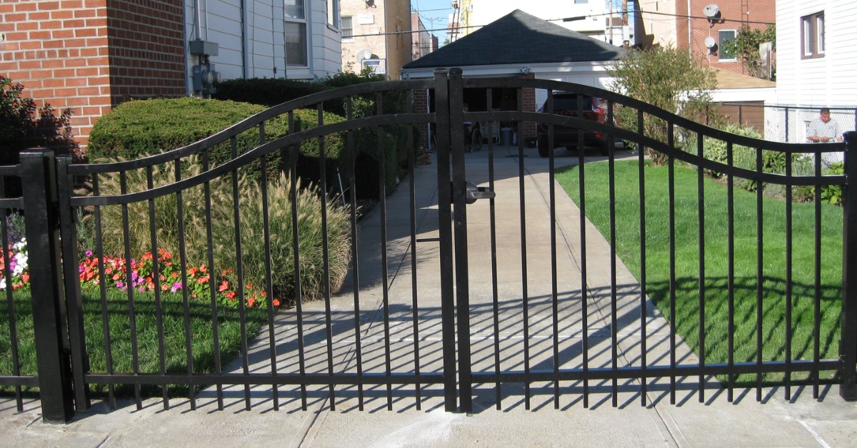 Image showing "Aluminum Fence Installer"